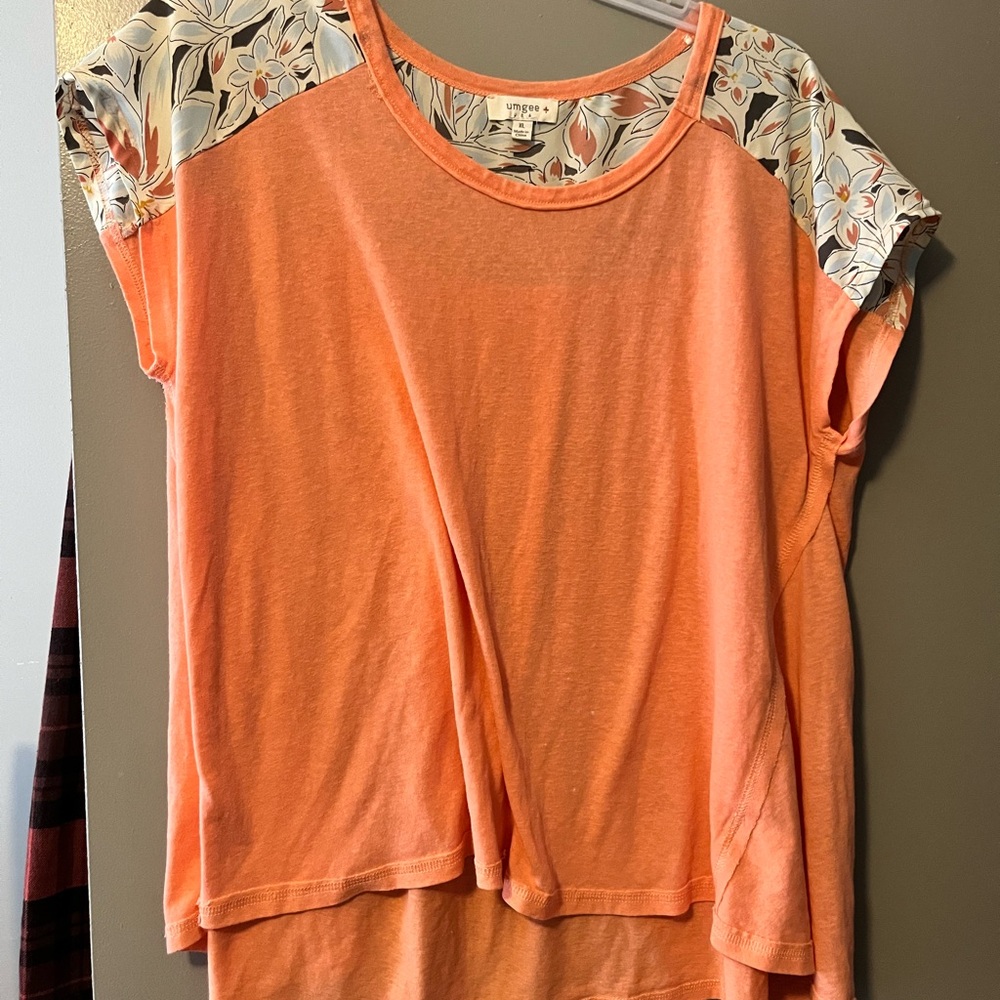 Umgee peach Top with Floral Sleeves